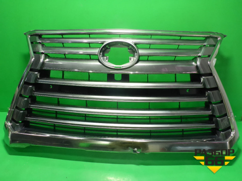 Решетка радиатора (под камеру и парктроник) (5310160570) Lexus LX-570 с 2015г