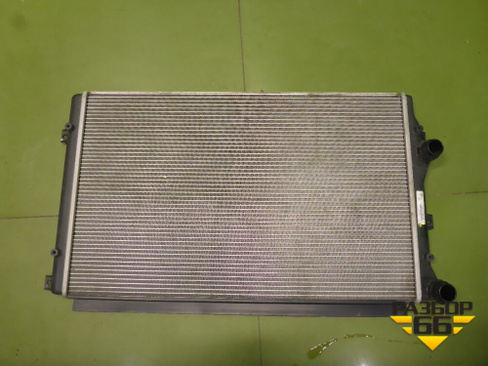 Радиатор охлаждения (1K0121251AT) Audi A3 (8P1) 2003-2013г