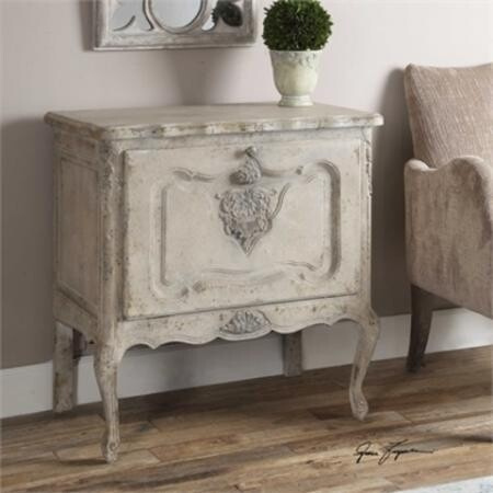 Fausta, Accent Chest